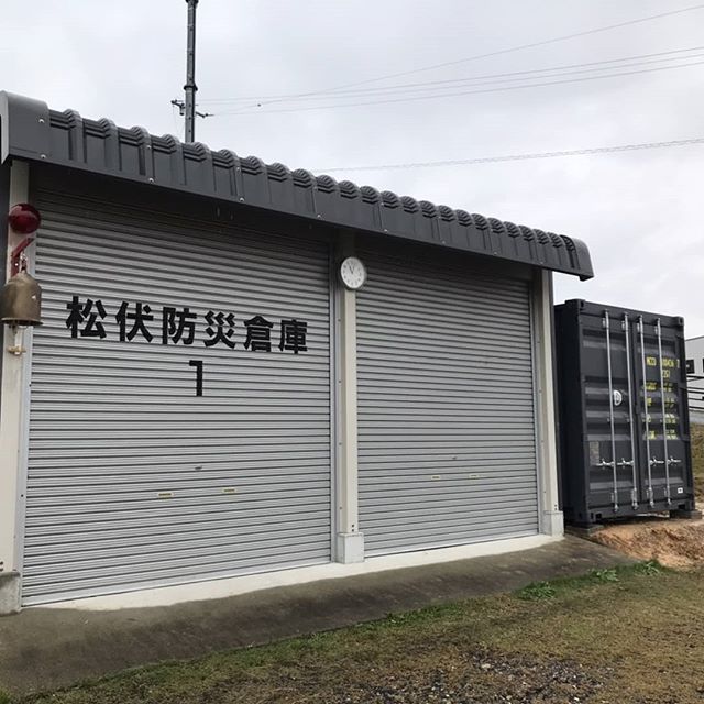 今晩は(^^)本日は岐阜県羽島市の防災倉庫コンテナを設置しました。右隣にもう一台クレーン車で後日設置します。 (Instagram)