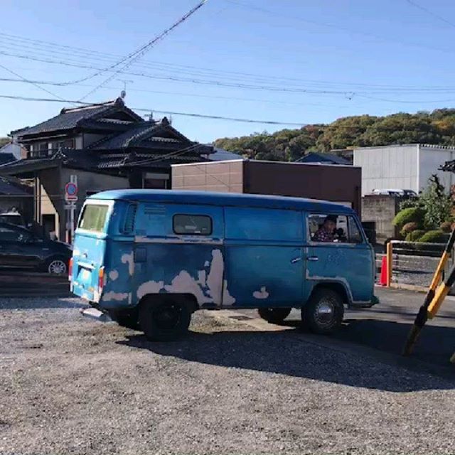 こんにちは岐阜県土岐市は『角山製陶所』VWバスといいヤレ感のコンテナに3分艶のブラック(塗装済み)抜群の相性です近所のお爺様も『うちにも一台くれんかねぇ・・』ありがとうございました (Instagram)